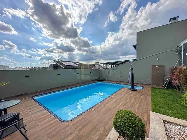 Sobrado com 360m² 3 quartos e 4 banheiros, à venda, no bairro Residencial Cazarin em Apucarana