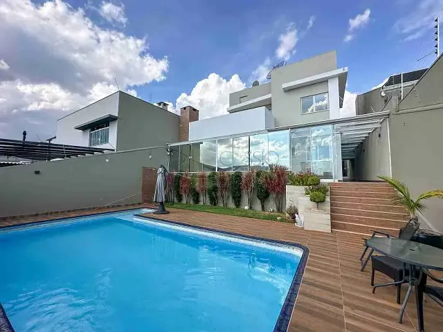 Sobrado com 360m² 3 quartos e 4 banheiros, à venda, no bairro Residencial Cazarin em Apucarana