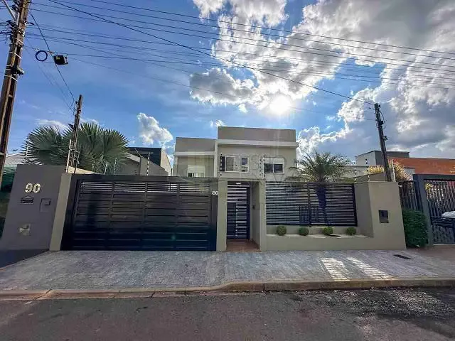 Sobrado com 360m² 3 quartos e 4 banheiros, à venda, no bairro Residencial Cazarin em Apucarana