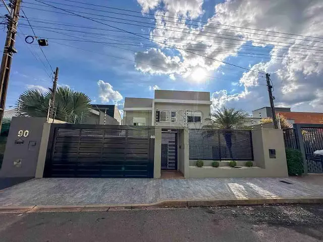 Sobrado com 360m² 3 quartos e 4 banheiros, à venda, no bairro Residencial Cazarin em Apucarana