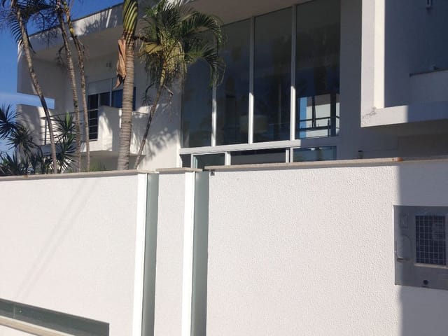Sobrado com 300m² 4 quartos e 5 banheiros, à venda, no bairro Praia Alegre em Penha