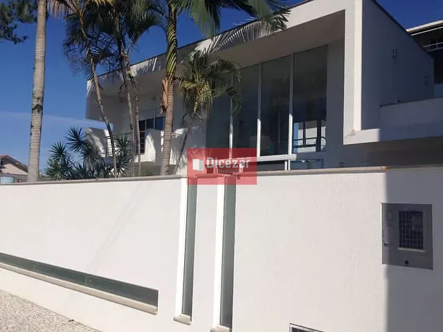 Sobrado com 300m² 4 quartos e 5 banheiros, à venda, no bairro Praia Alegre em Penha