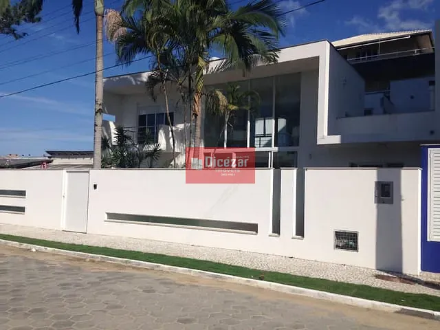 Sobrado com 300m² 4 quartos e 5 banheiros, à venda, no bairro Praia Alegre em Penha