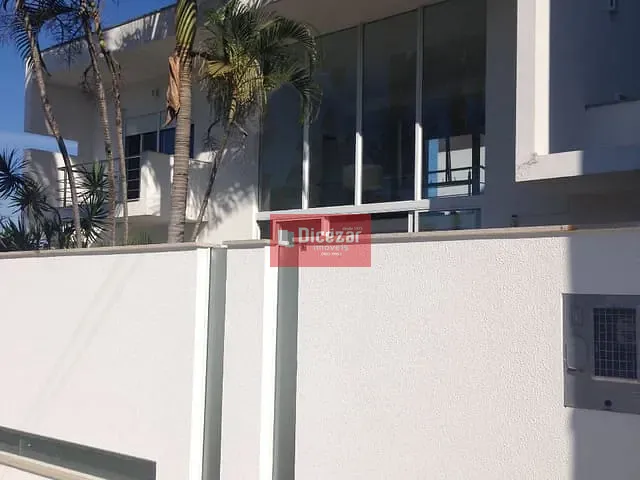 Sobrado com 300m² 4 quartos e 5 banheiros, à venda, no bairro Praia Alegre em Penha
