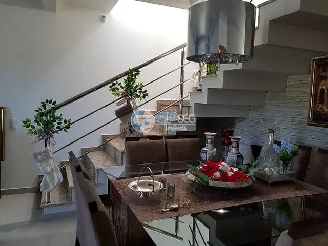 Sobrado com 260m² 4 quartos e 3 banheiros, à venda, no bairro Parque Leblon em Londrina
