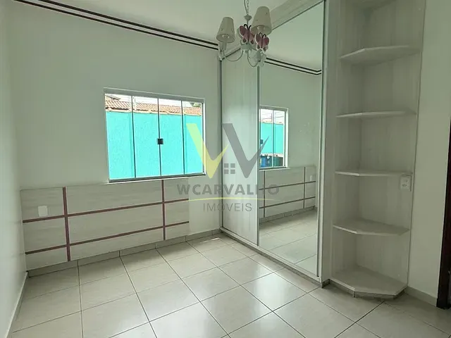 Sobrado com 450m² 5 quartos e 3 banheiros, à venda, no bairro Jaiara em Anápolis