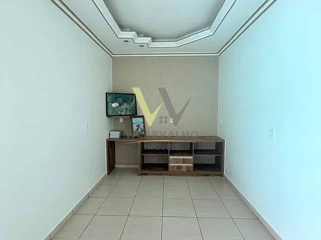 Sobrado com 450m² 5 quartos e 3 banheiros, à venda, no bairro Jaiara em Anápolis
