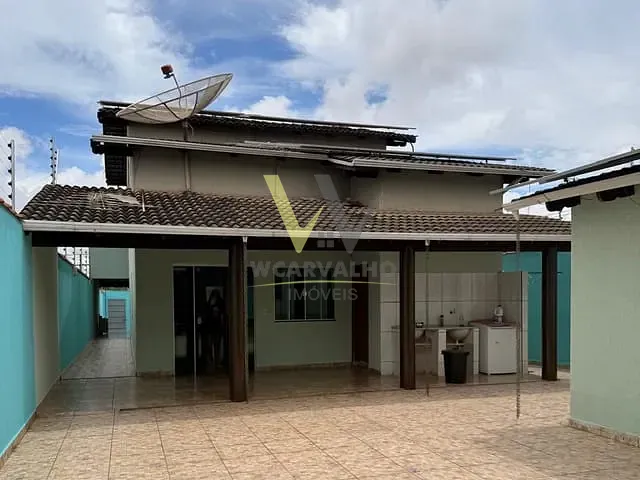 Sobrado com 450m² 5 quartos e 3 banheiros, à venda, no bairro Jaiara em Anápolis