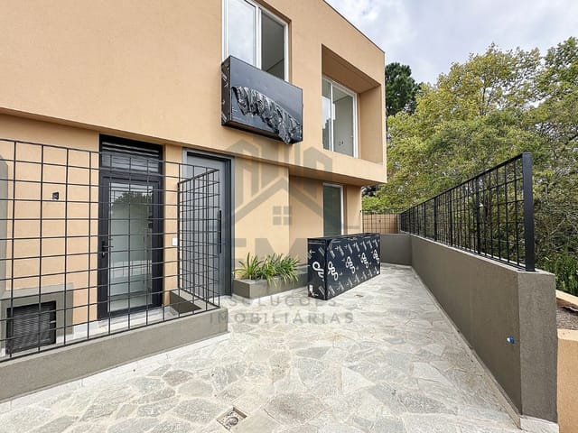 Sobrado com 177m² 3 quartos e 3 banheiros, à venda, no bairro Campo Comprido em Curitiba