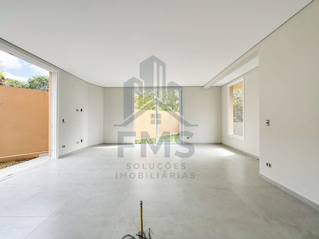 Sobrado com 177m² 3 quartos e 3 banheiros, à venda, no bairro Campo Comprido em Curitiba