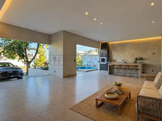 Sobrado com 570m² 4 quartos e 6 banheiros, à venda, no bairro Condomínio do Lago em Goiânia