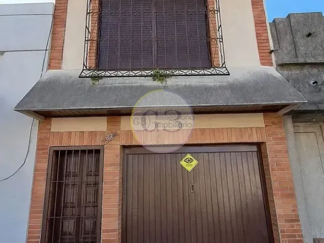 Sobrado 4 quartos e 3 banheiros, à venda ou para alugar, no bairro Centro em Pelotas