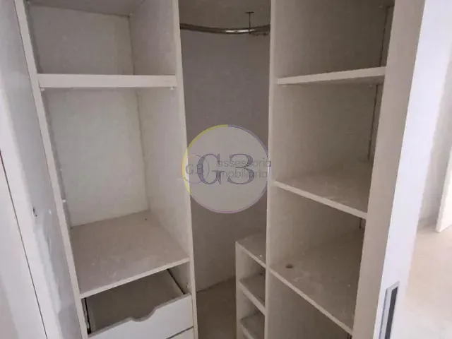 Sobrado 4 quartos e 3 banheiros, à venda ou para alugar, no bairro Centro em Pelotas