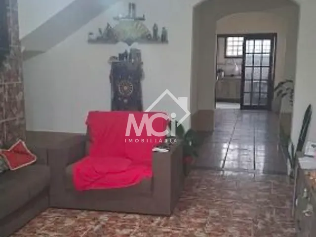 Sobrado com 200m² 3 quartos e 1 banheiro, à venda, no bairro Barragem em Pelotas