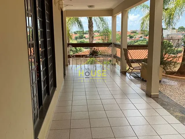 Sobrado com 1176m² 4 quartos e 2 banheiros, à venda, no bairro Vila Paes em Votuporanga