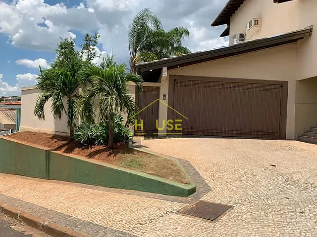 Sobrado com 1176m² 4 quartos e 2 banheiros, à venda, no bairro Vila Paes em Votuporanga