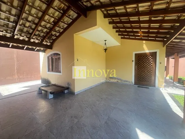 Sobrado com 380m² 3 quartos e 2 banheiros, à venda, no bairro Pontal de Santa Marina em Caraguatatuba