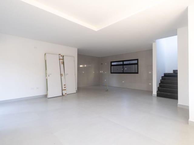 Sobrado com 100m² 3 quartos e 2 banheiros, à venda, no bairro Hauer em Curitiba