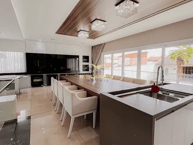 Sobrado com 582m² 5 quartos e 4 banheiros, à venda, no bairro Vila Nova em Araucária