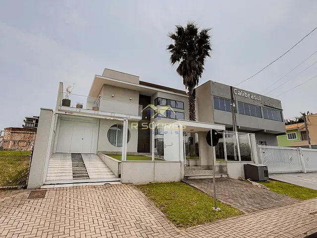 Sobrado com 582m² 5 quartos e 4 banheiros, à venda, no bairro Vila Nova em Araucária