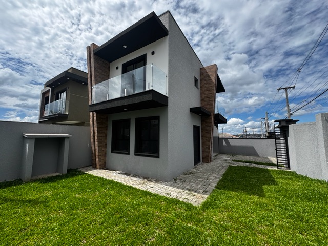 Foto do Sobrado - Sobrado de ESQUINA com SUÍTE, Central à Gás, sacada em vidro, com 83m² à venda no bairro Maracanã, Colombo, PR | K9 Imóveis