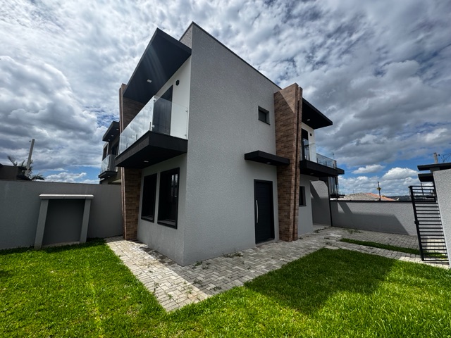 Foto do Sobrado - Sobrado de ESQUINA com SUÍTE, Central à Gás, sacada em vidro, com 83m² à venda no bairro Maracanã, Colombo, PR | K9 Imóveis