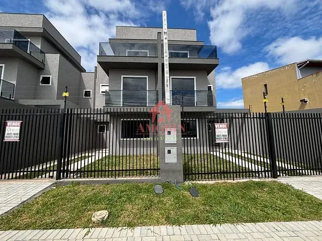 Sobrado com 122m² 3 quartos e 2 banheiros, à venda, no bairro Fazendinha em Curitiba