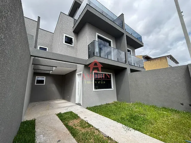 Sobrado com 122m² 3 quartos e 2 banheiros, à venda, no bairro Fazendinha em Curitiba