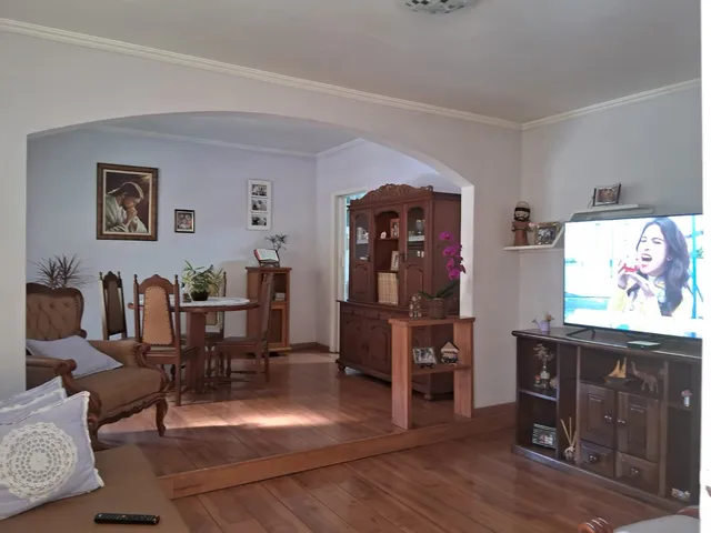 Sobrado com 295m² 3 quartos e 2 banheiros, à venda, no bairro Jardim Itália em Jundiaí