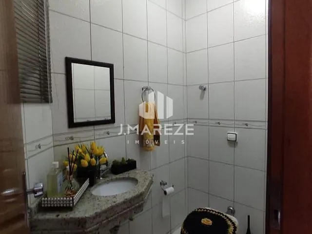 Sobrado com 130m² 3 quartos e 2 banheiros, à venda, no bairro Vila São Paulo em Apucarana