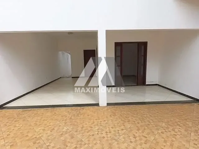 Sobrado 4 quartos e 2 banheiros, para alugar, no bairro Planalto Vila Magnólia em Araçuaí