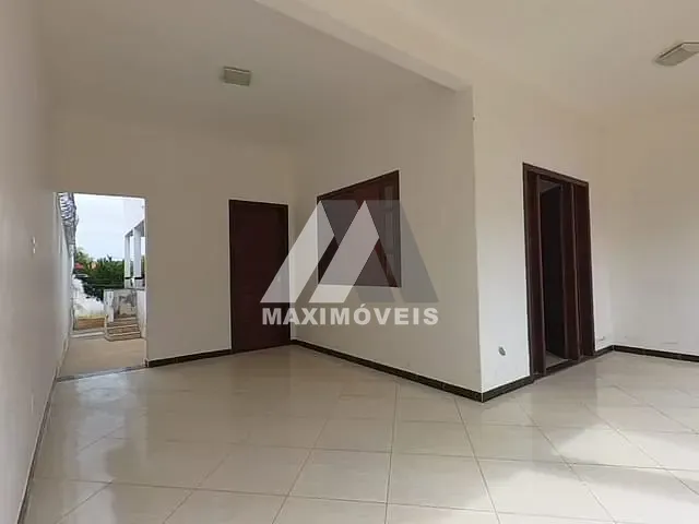 Sobrado 4 quartos e 2 banheiros, para alugar, no bairro Planalto Vila Magnólia em Araçuaí
