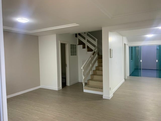 Sobrado com 250m² 5 quartos e 4 banheiros, à venda, no bairro Canasvieiras em Florianópolis