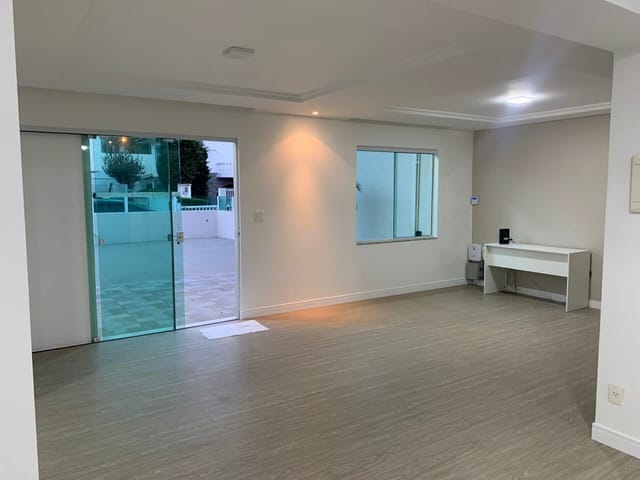 Sobrado com 250m² 5 quartos e 4 banheiros, à venda, no bairro Canasvieiras em Florianópolis