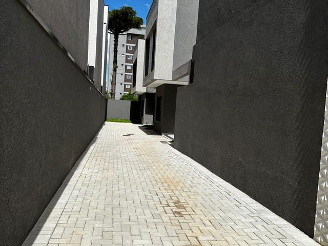 Sobrado 3 quartos e 3 banheiros, à venda, no bairro Novo Mundo em Curitiba