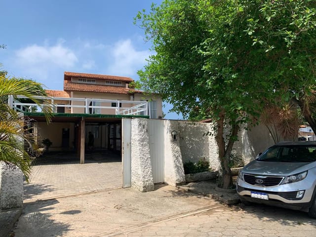 Sobrado com 495m² 5 quartos e 4 banheiros, à venda, no bairro Campeche em Florianópolis