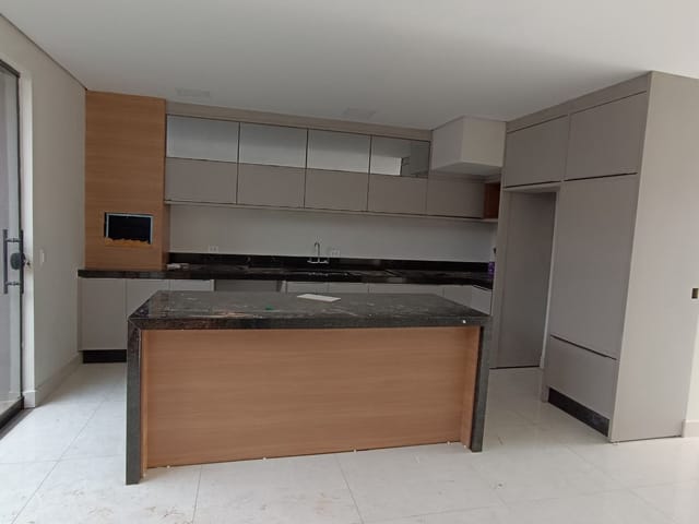 Sobrado com 126m² 3 quartos e 2 banheiros, à venda, no bairro Residencial Morada das Flores em Cambé