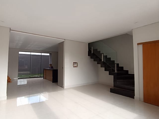 Sobrado com 126m² 3 quartos e 2 banheiros, à venda, no bairro Residencial Morada das Flores em Cambé