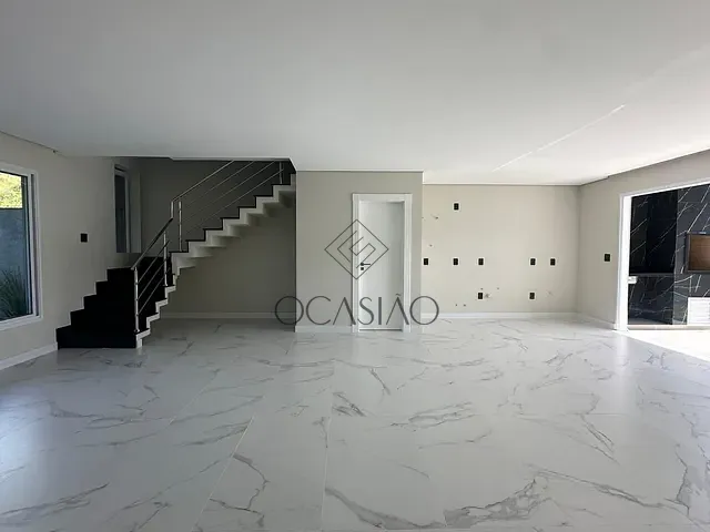 Sobrado 3 quartos e 3 banheiros, à venda, no bairro São Francisco de Assis em Balneário Camboriú