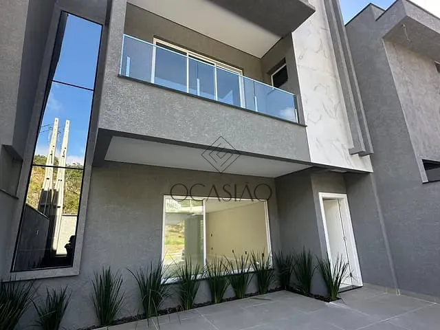 Sobrado 3 quartos e 3 banheiros, à venda, no bairro São Francisco de Assis em Balneário Camboriú