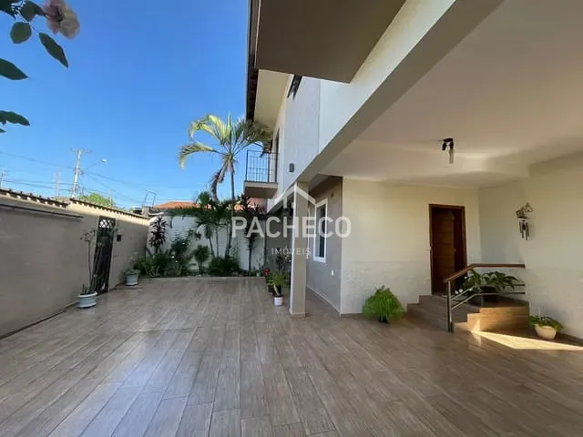 Sobrado com 300m² 4 quartos e 2 banheiros, à venda, no bairro Jardim Conceição em Santa Bárbara D'Oeste