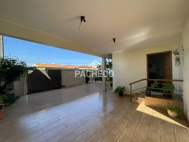 Sobrado com 300m² 4 quartos e 2 banheiros, à venda, no bairro Jardim Conceição em Santa Bárbara D'Oeste