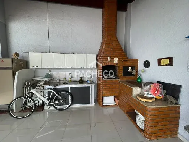 Sobrado com 300m² 4 quartos e 2 banheiros, à venda, no bairro Jardim Conceição em Santa Bárbara D'Oeste