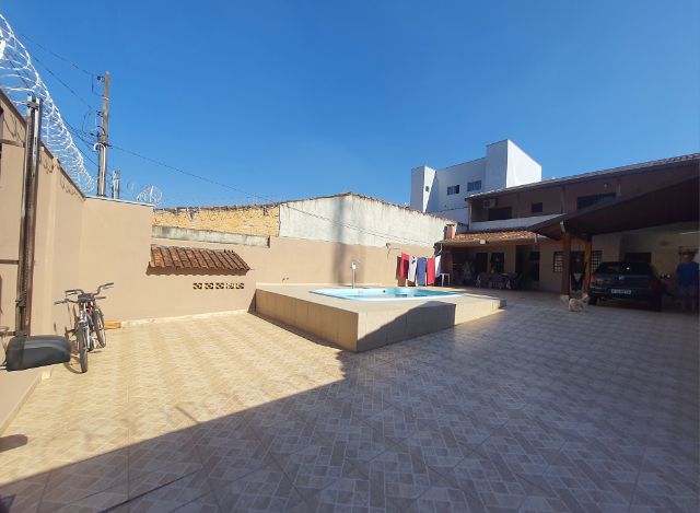 Sobrado com 250m² 3 quartos e 2 banheiros, à venda, no bairro Comercial e Residencial Jardim Mariana em Pindamonhangaba