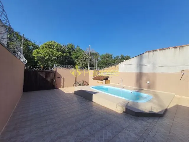 Sobrado com 250m² 3 quartos e 2 banheiros, à venda, no bairro Comercial e Residencial Jardim Mariana em Pindamonhangaba