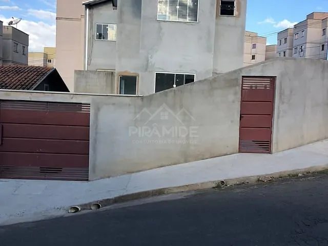 Sobrado com 65m² 2 quartos e 1 banheiro, à venda, no bairro Jardim Itamaraty II em Poços de Caldas