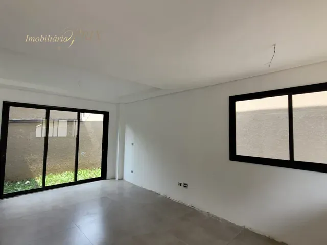 Sobrado com 113m² 3 quartos e 2 banheiros, à venda, no bairro Santa Cândida em Curitiba