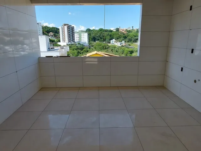 Sobrado com 180m² 3 quartos e 2 banheiros, à venda, no bairro Cabral em Contagem