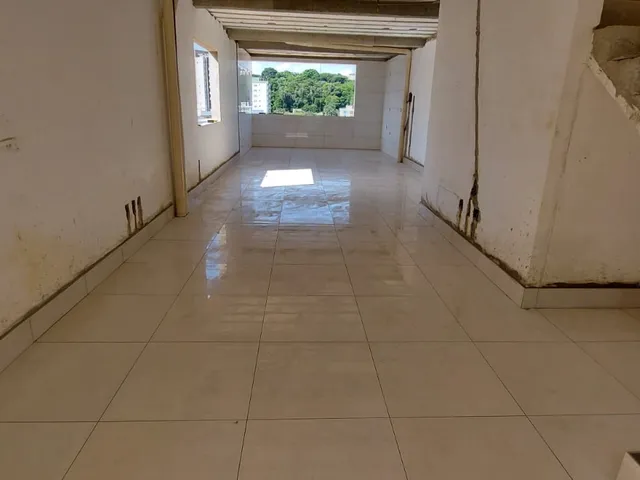 Sobrado com 180m² 3 quartos e 2 banheiros, à venda, no bairro Cabral em Contagem