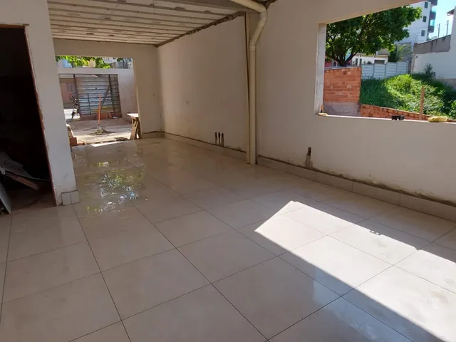 Sobrado com 180m² 3 quartos e 2 banheiros, à venda, no bairro Cabral em Contagem